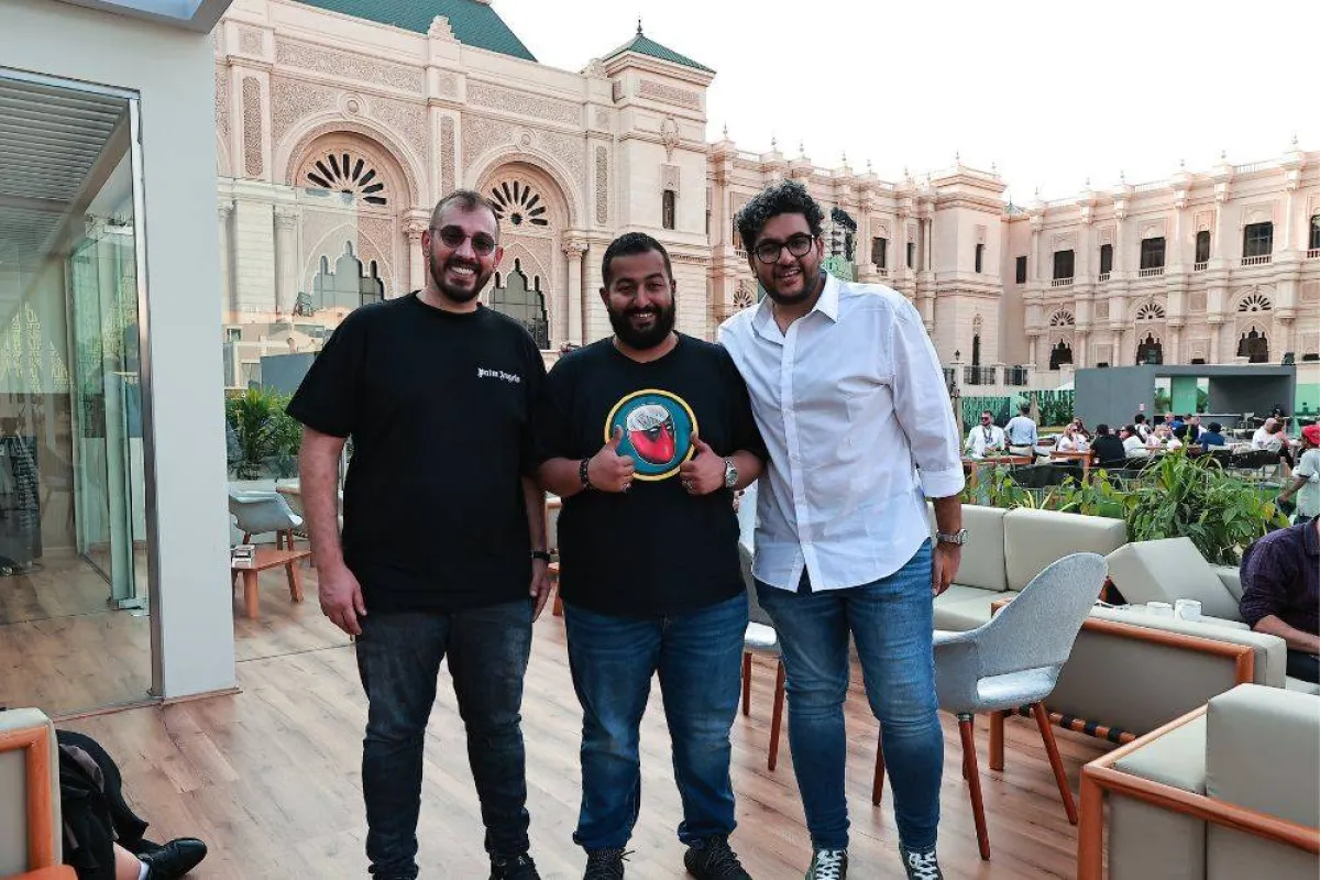 تظهر الصورة طاقم عمل فيلم سطار