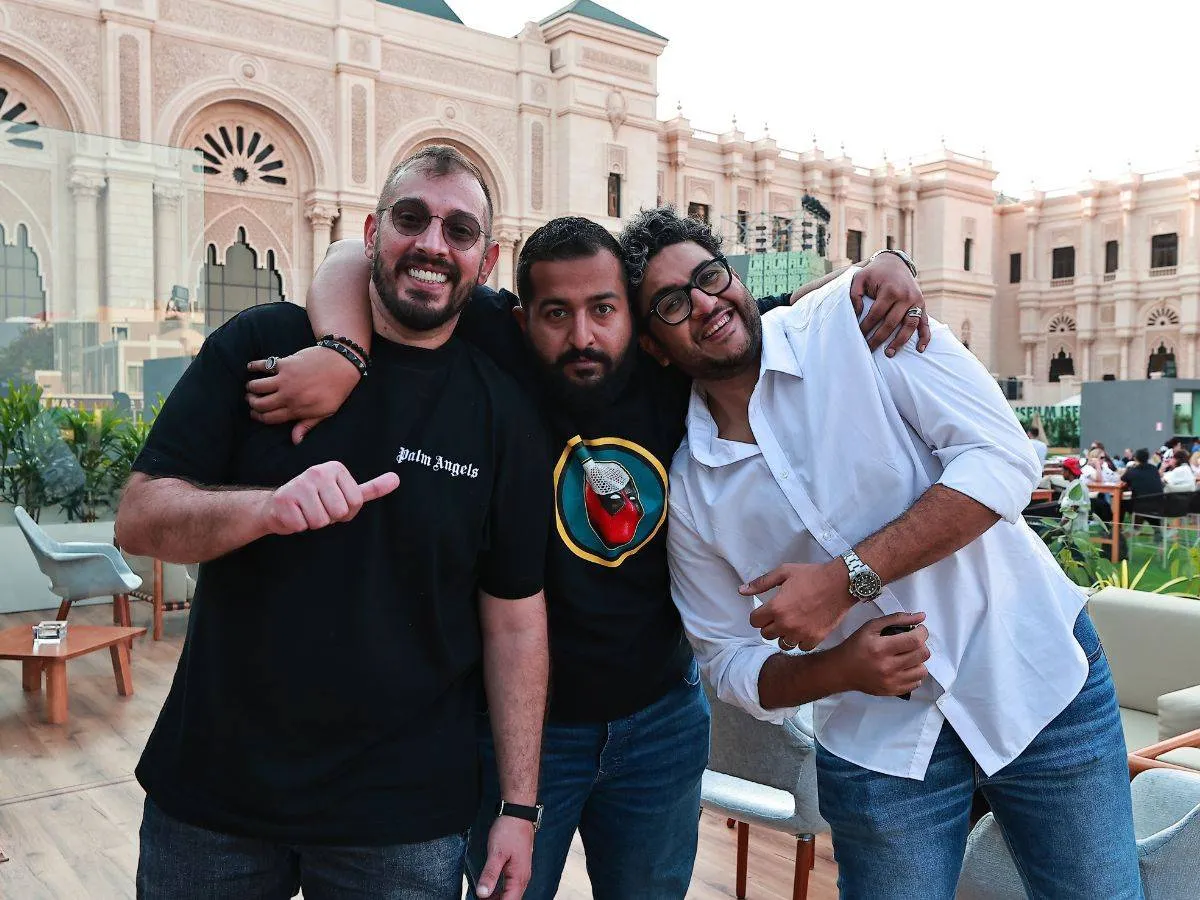 تظهر الصورة طاقم عمل فيلم سطار