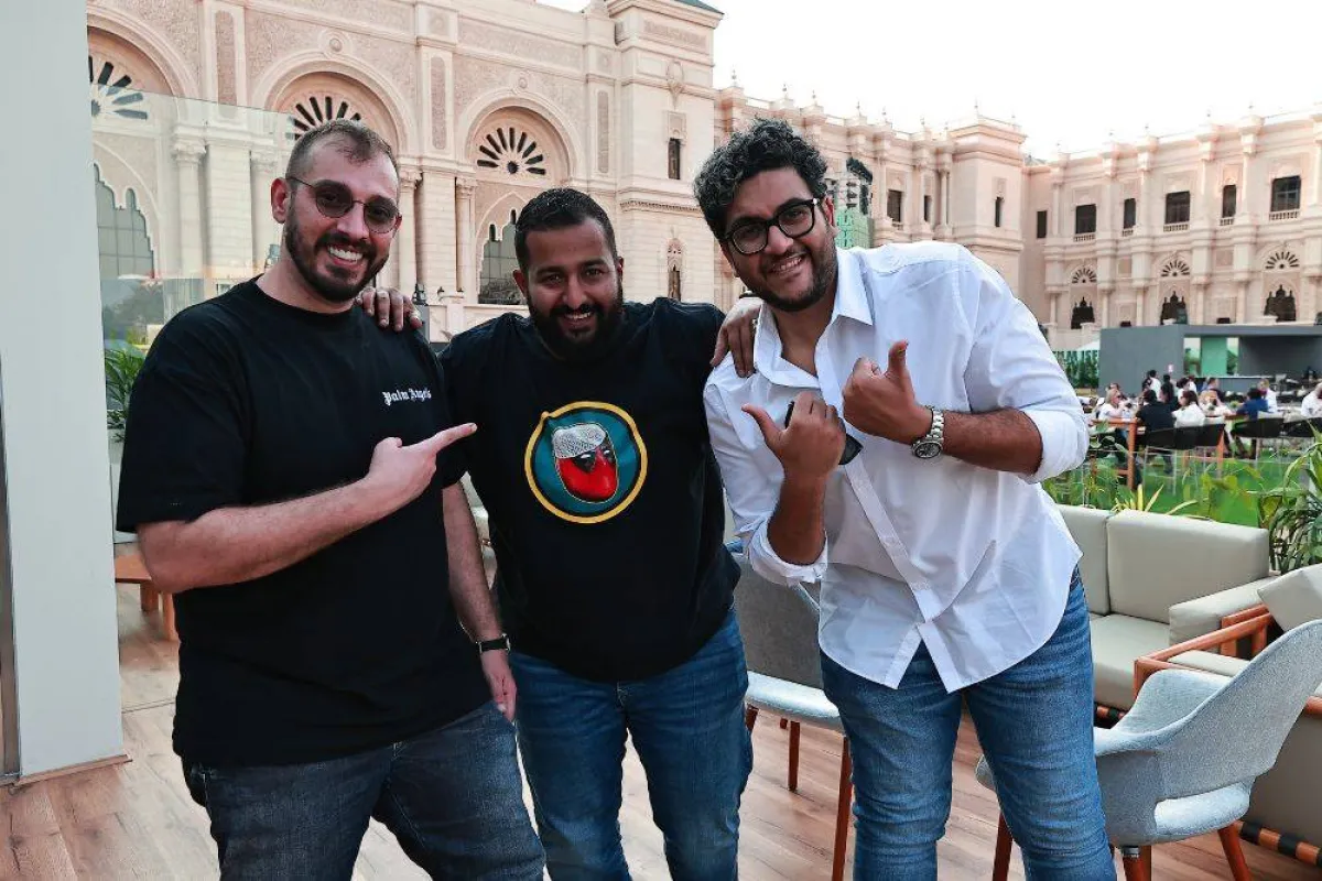 تظهر الصورة طاقم عمل فيلم سطار