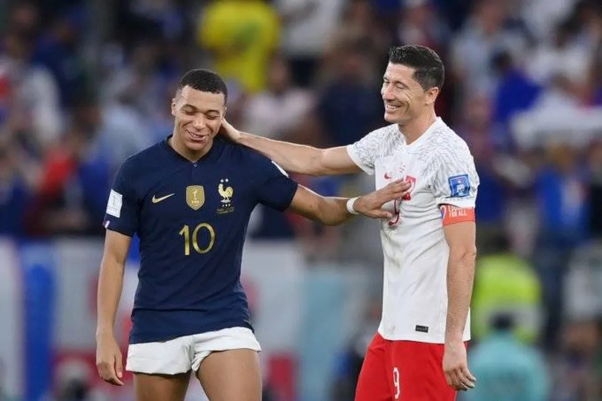مباراة فرنسا وبولندا في الدور الـ16 - الصورة من حساب الفيفا