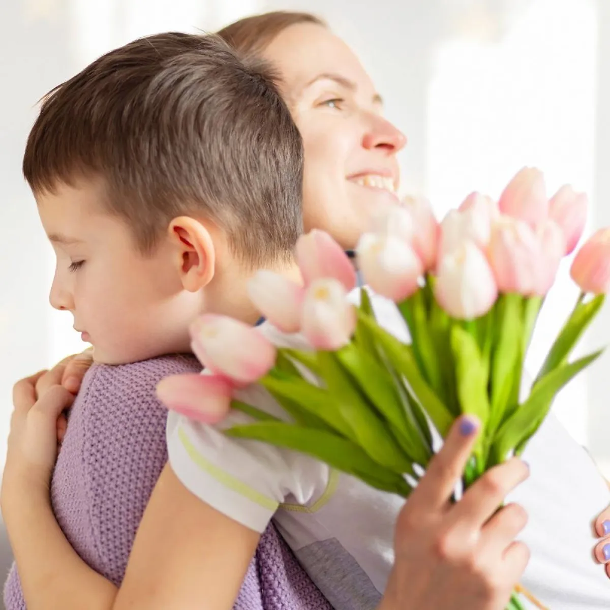 صورة تعبر عن الحب بين الأم والطفل