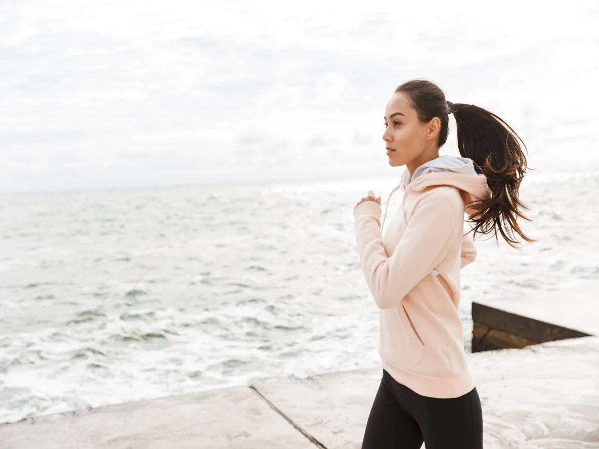 صورة لامرأة تمارس رياضة الجري