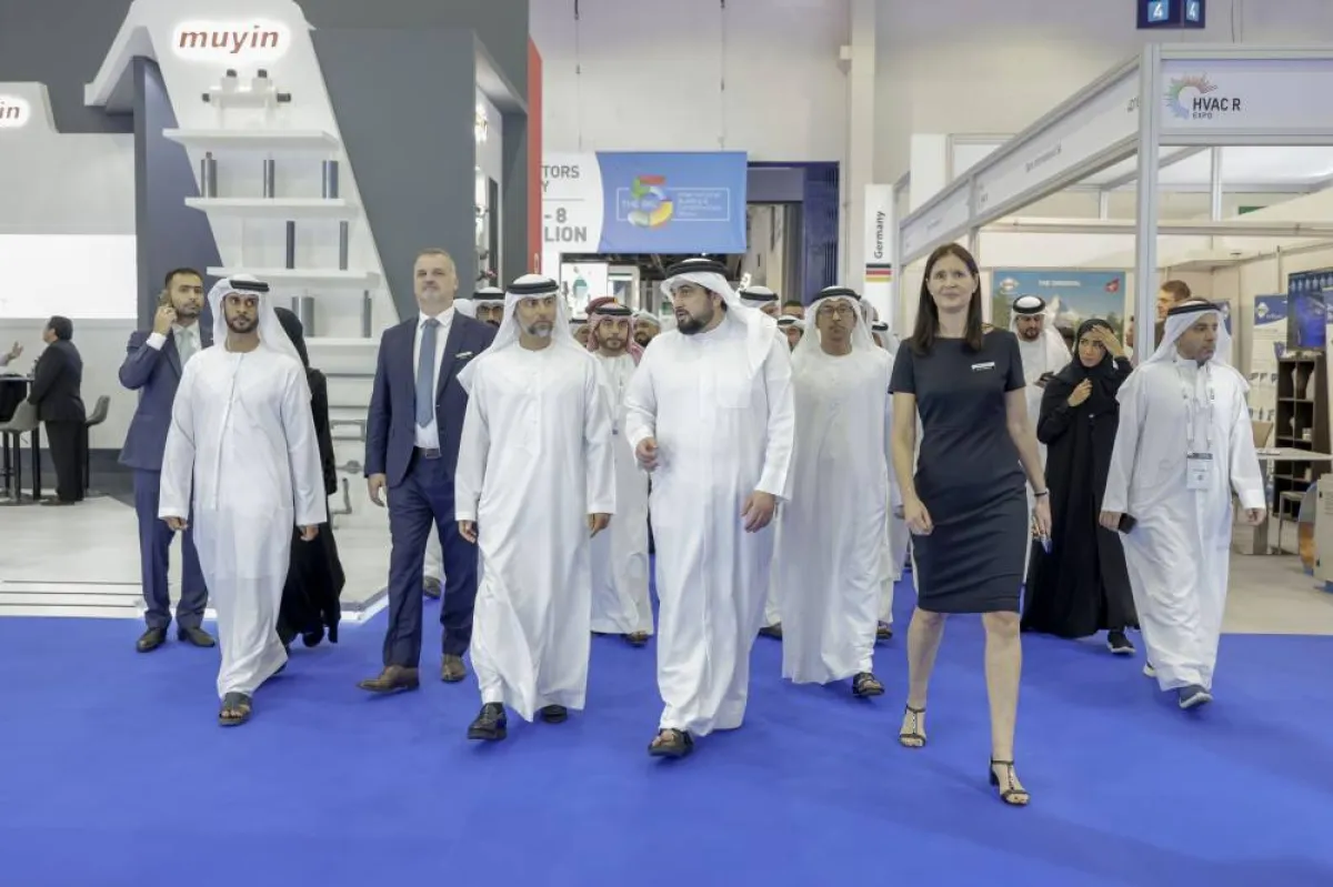 جولة الشيخ أحمد في معرض  The Big 5. الصورة من مكتب دبي الإعلامي