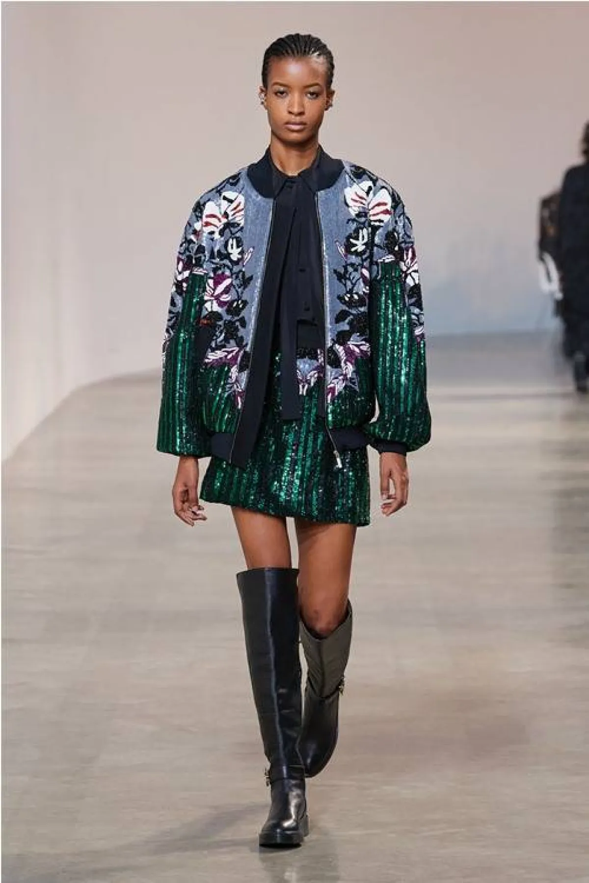 تنورة مزينة بالترتر من إيلي صعب Elie Saab