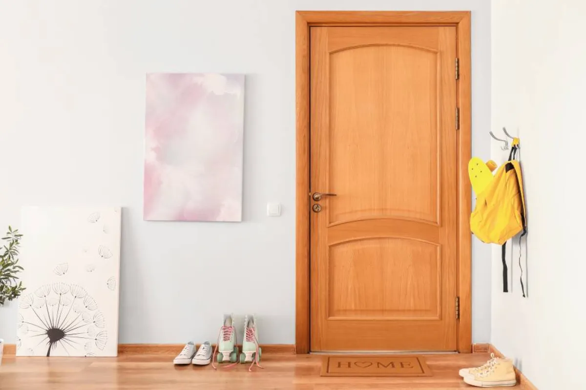 طريقة التنظيف للباب الخشبي