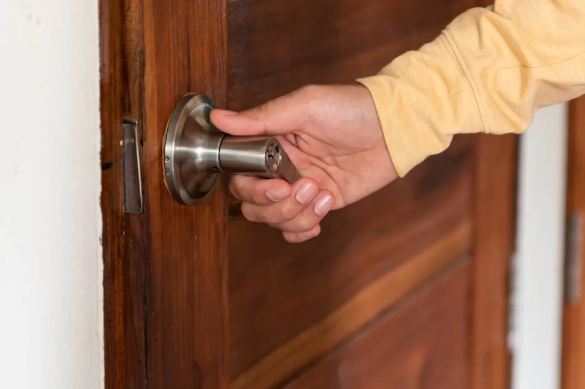 كيفية تنظيف مقبض الباب؟