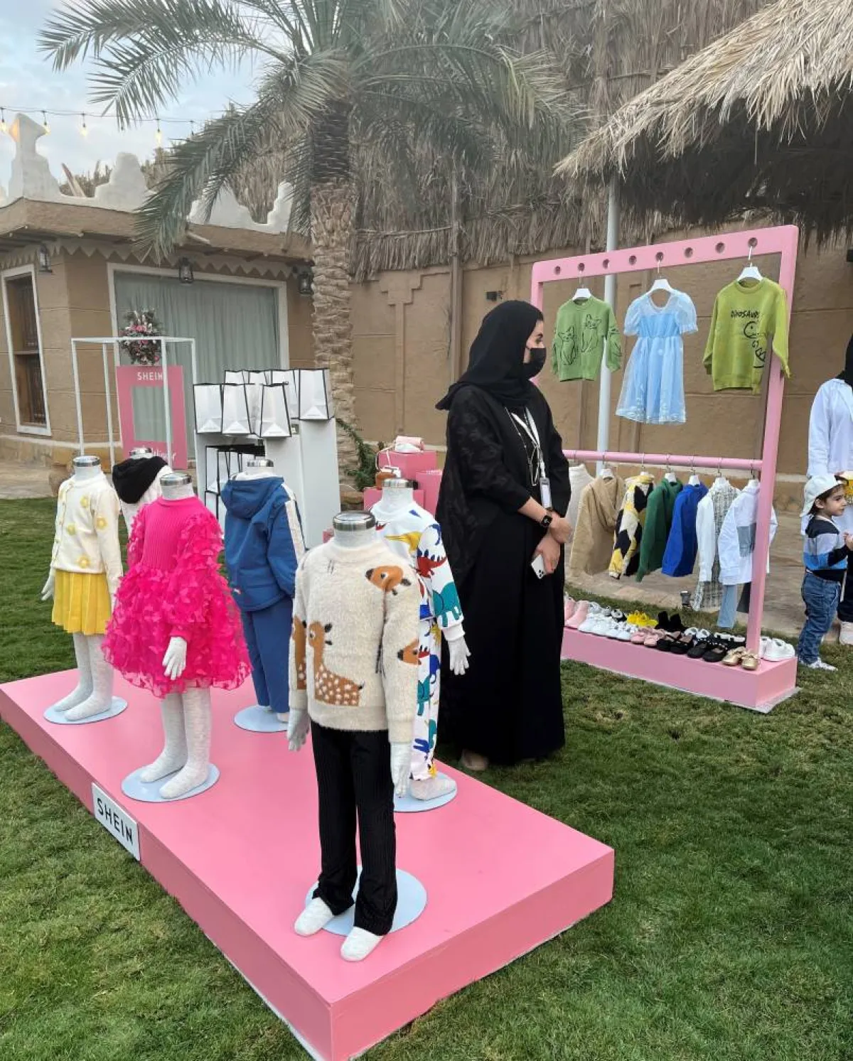 جانب من فعالية "مدعومين بالحب" في ركن الازياء