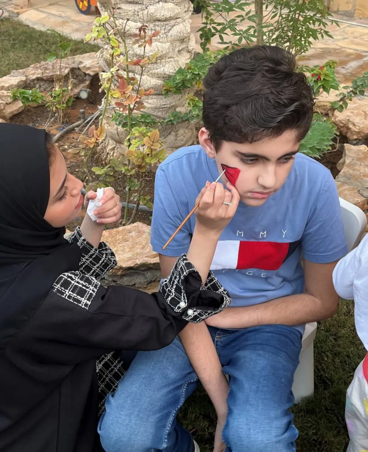 ركن الرسم على الوجة من فعالية "مدعومين بالحب"