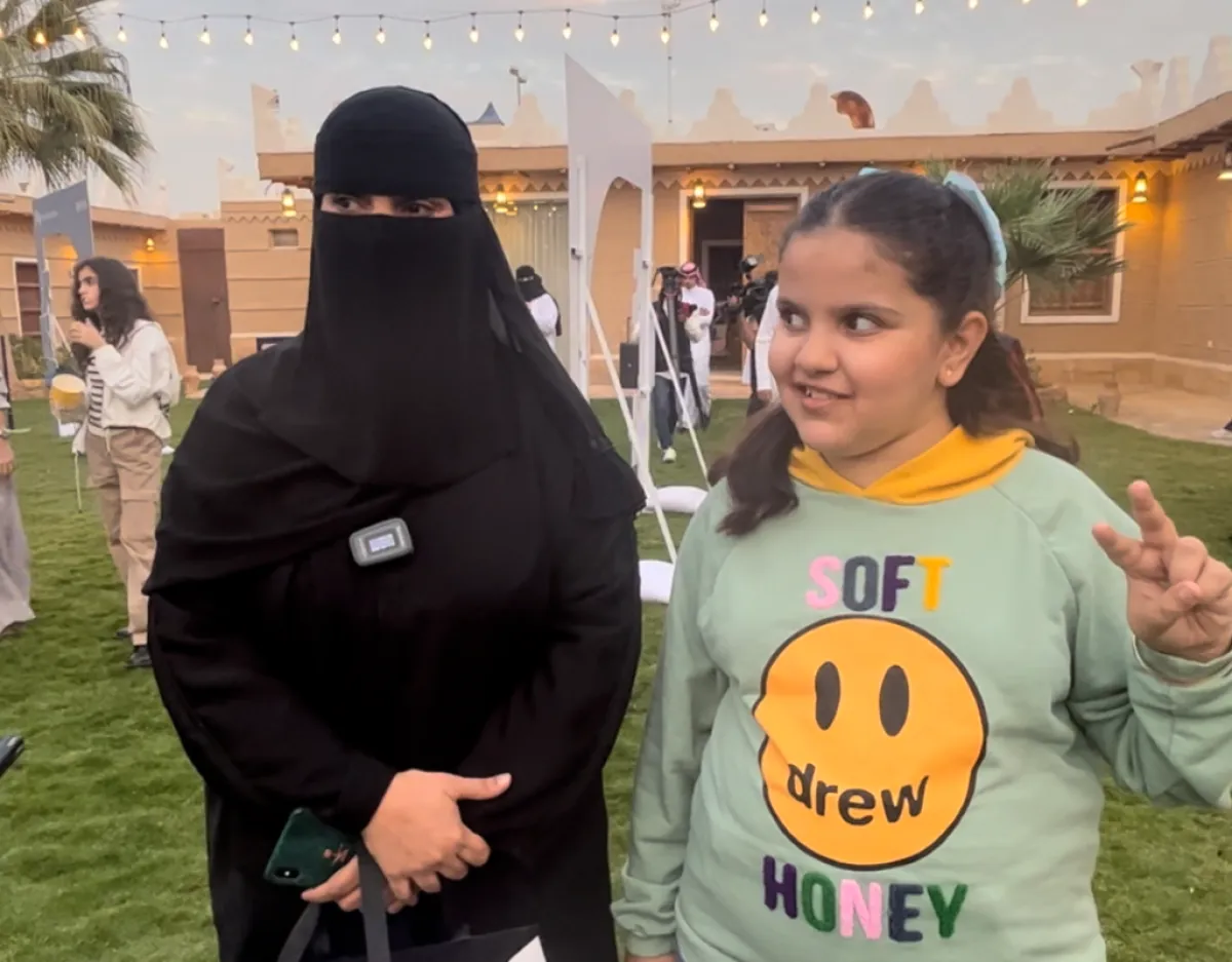 والده العنود العتيبي مع ابنتها