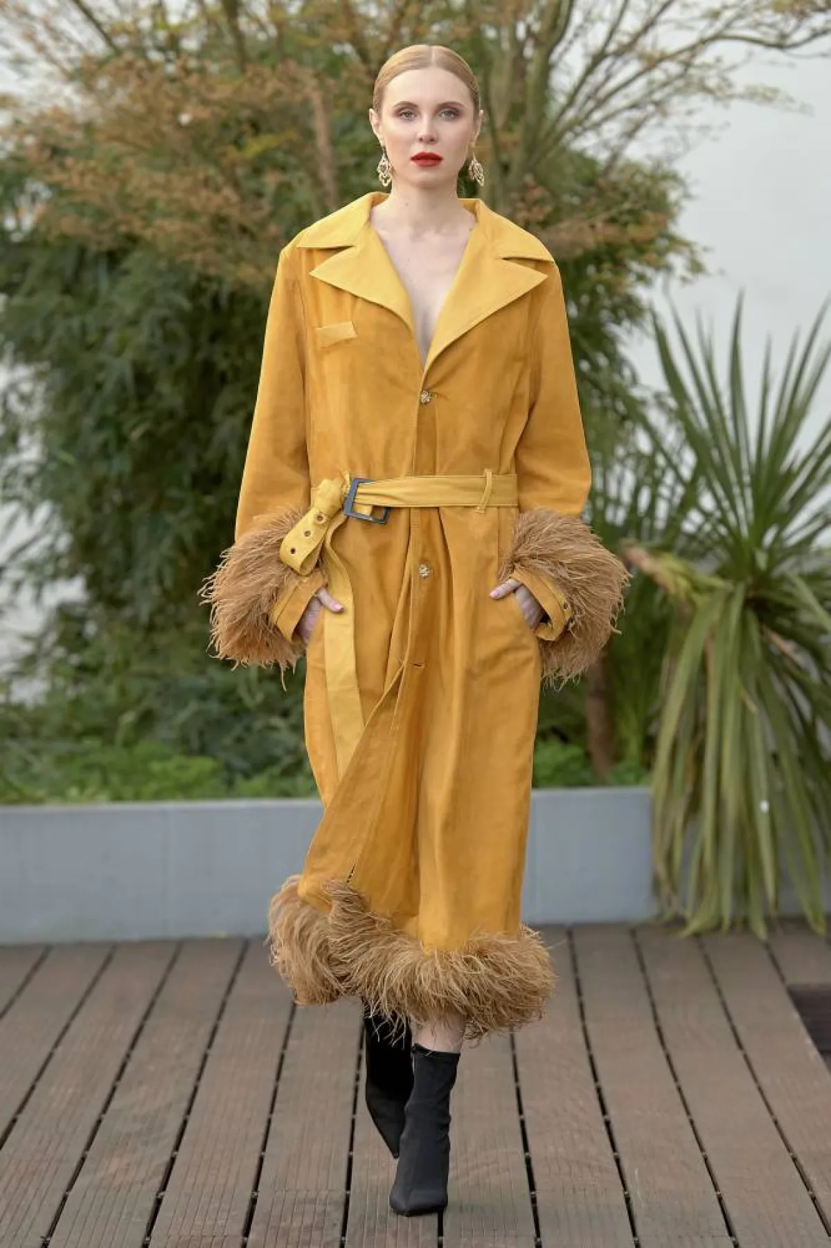 معطف باللون الأصفر من RC Caylan Atelier