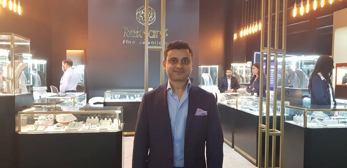 المصمم الهندي فارون راكيان ممثل علامة راكيانز