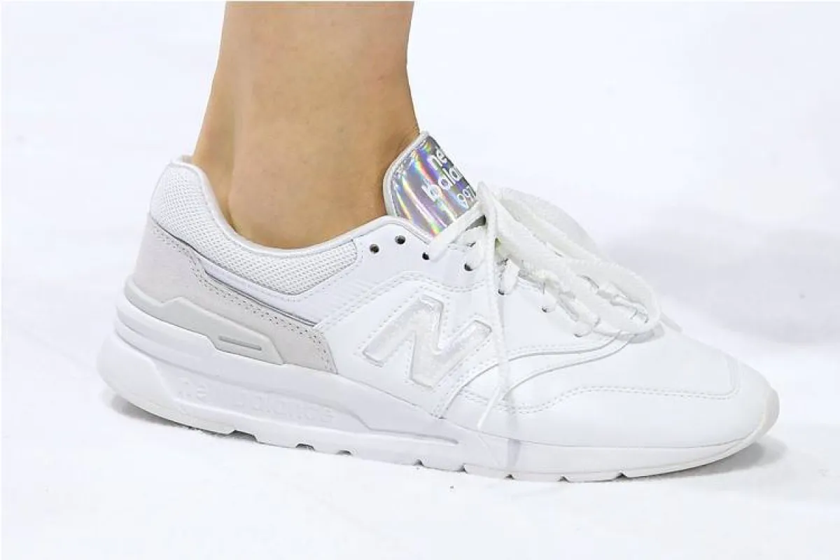 تنسيق حذاء السنيكرز لخريف 2022 من أماتو Amato