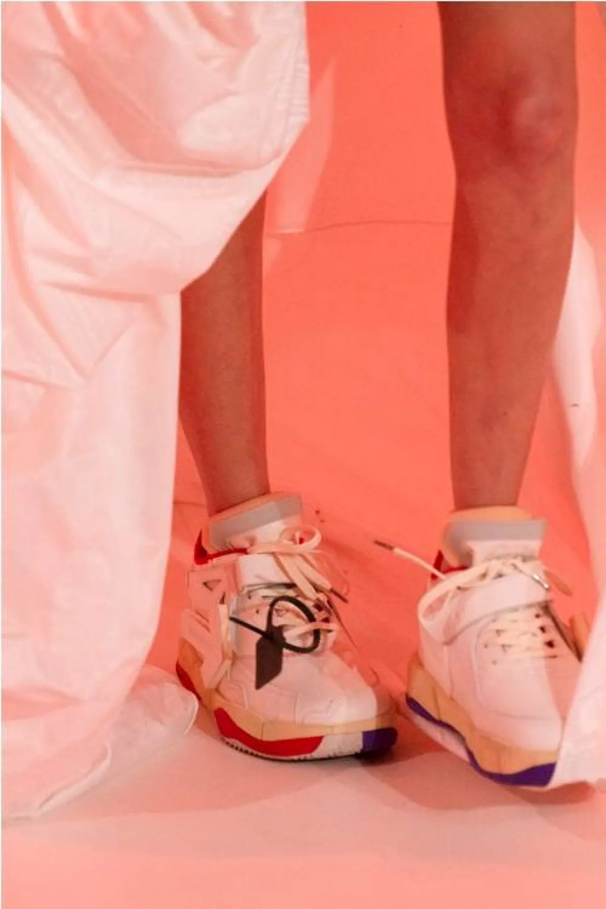 تنسيق حذاء السنيكرز لخريف 2022 من أوف وايت Off White