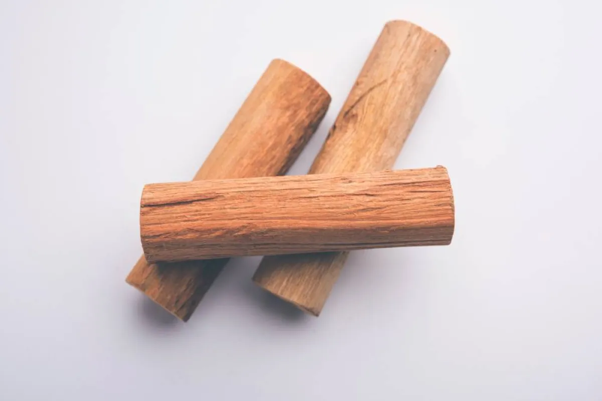 خشب الصندل أغلى مكونات العطور