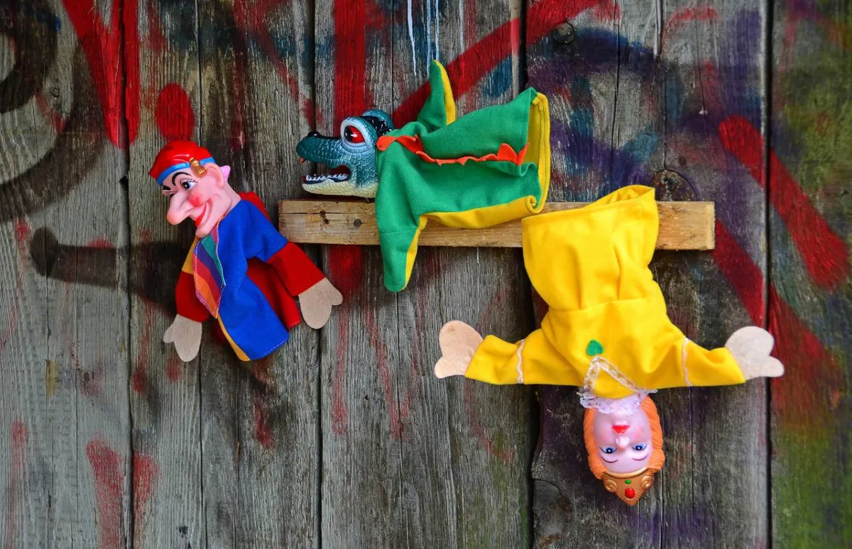 صورة تعبيرية عن قلب الموازين بالسخرية