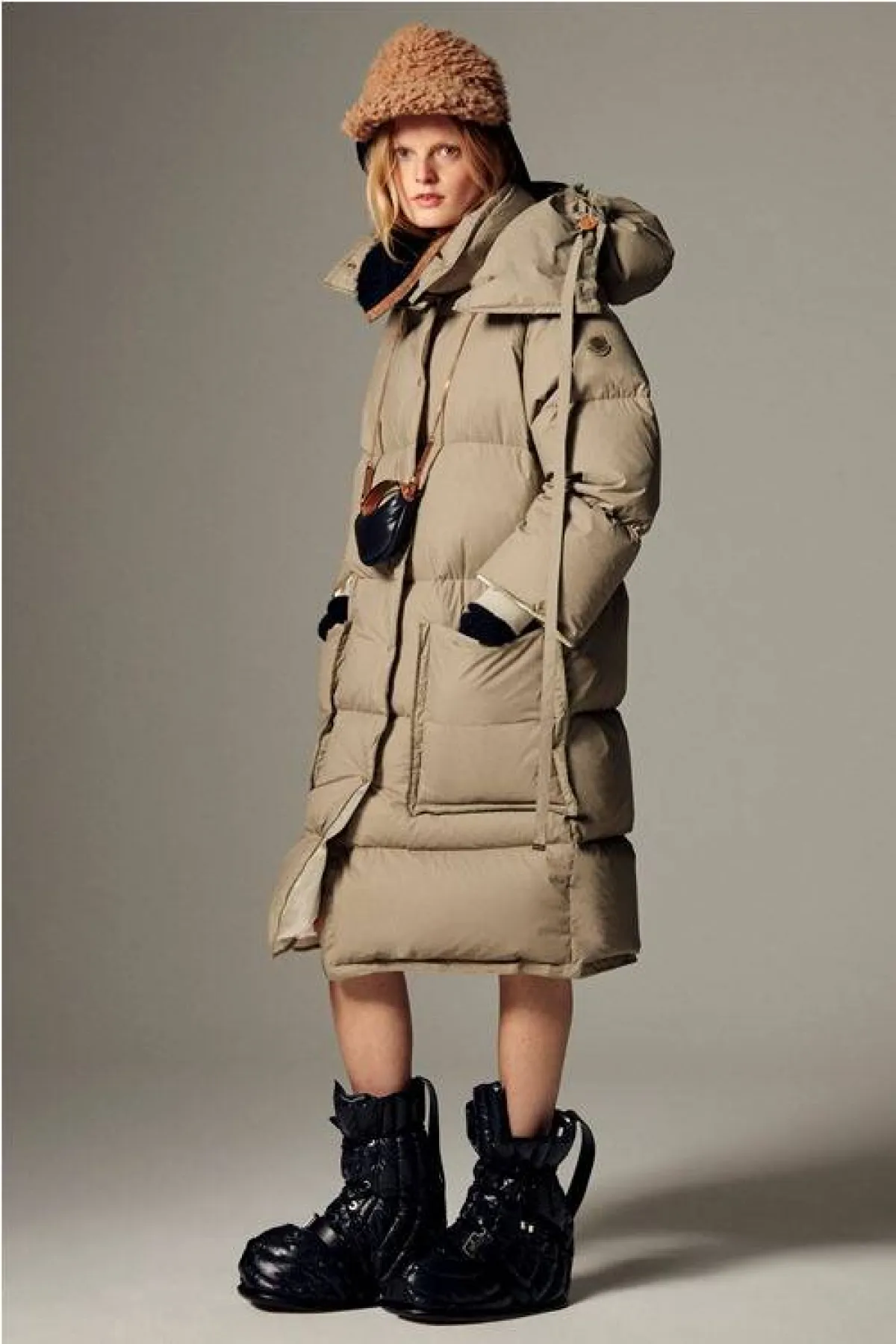 معطف ضخم لشتاء 2023 من مونكلير Moncler