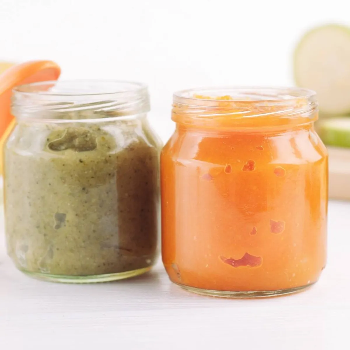 صورة تعبيرية عن الطعام الخارجي للطفل