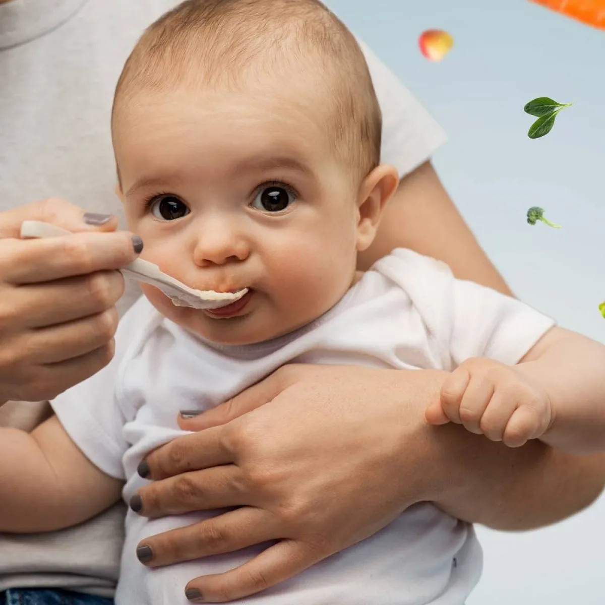 صورة لطفل يأكل