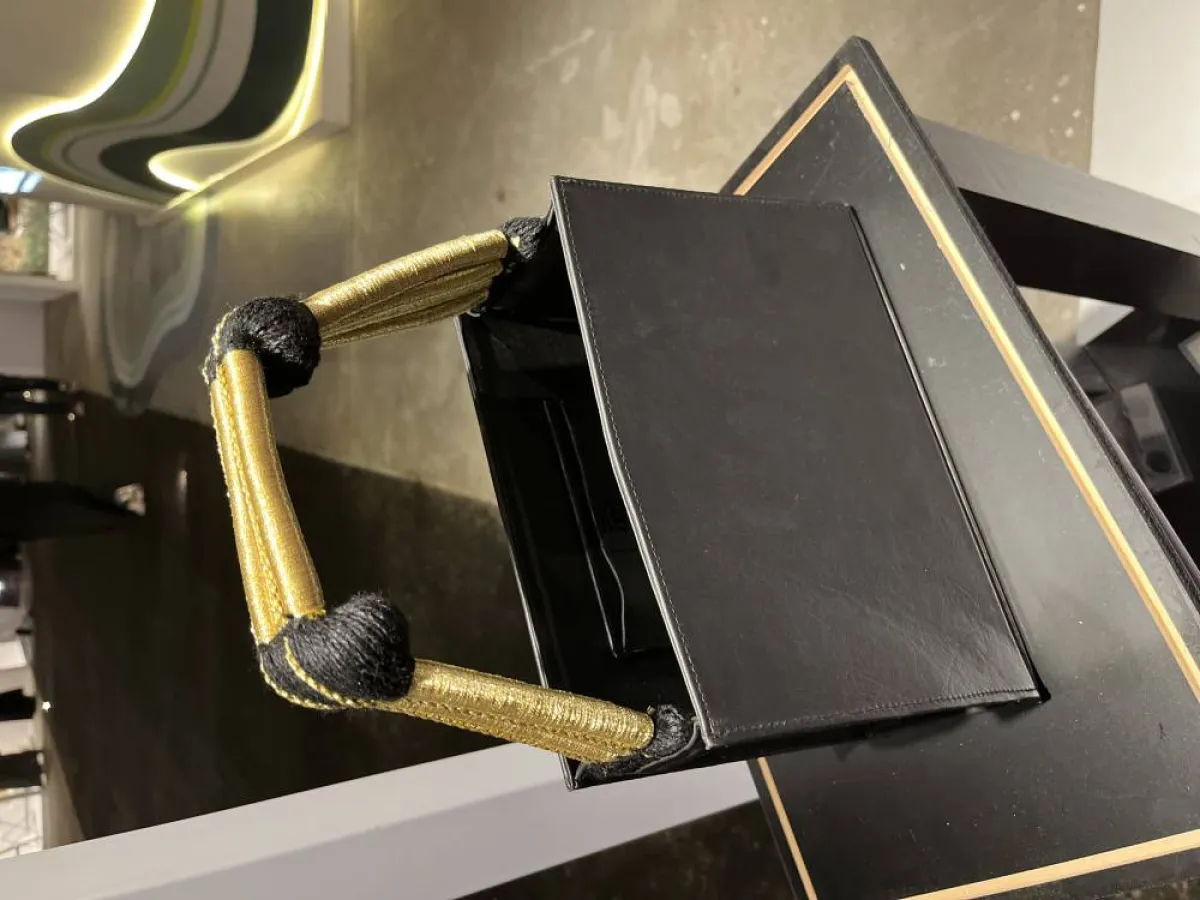 حقيبة من عقال الملك فيصل لنورة سعيد - 