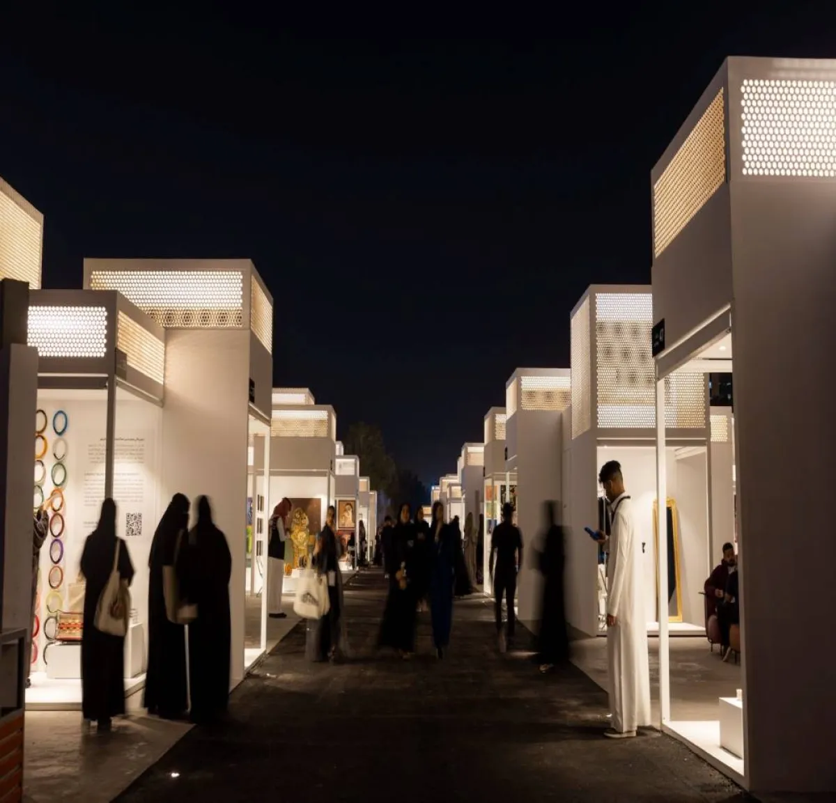 بوثات فنانون أسبوع مسك للفنون - الصورة من حساب معهد مسك للفنون على تويتر