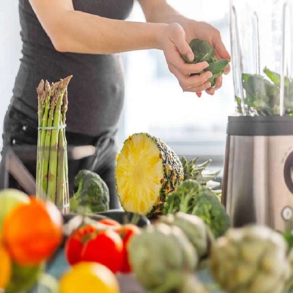 صورة لعدد من الخضروات والفاكهة