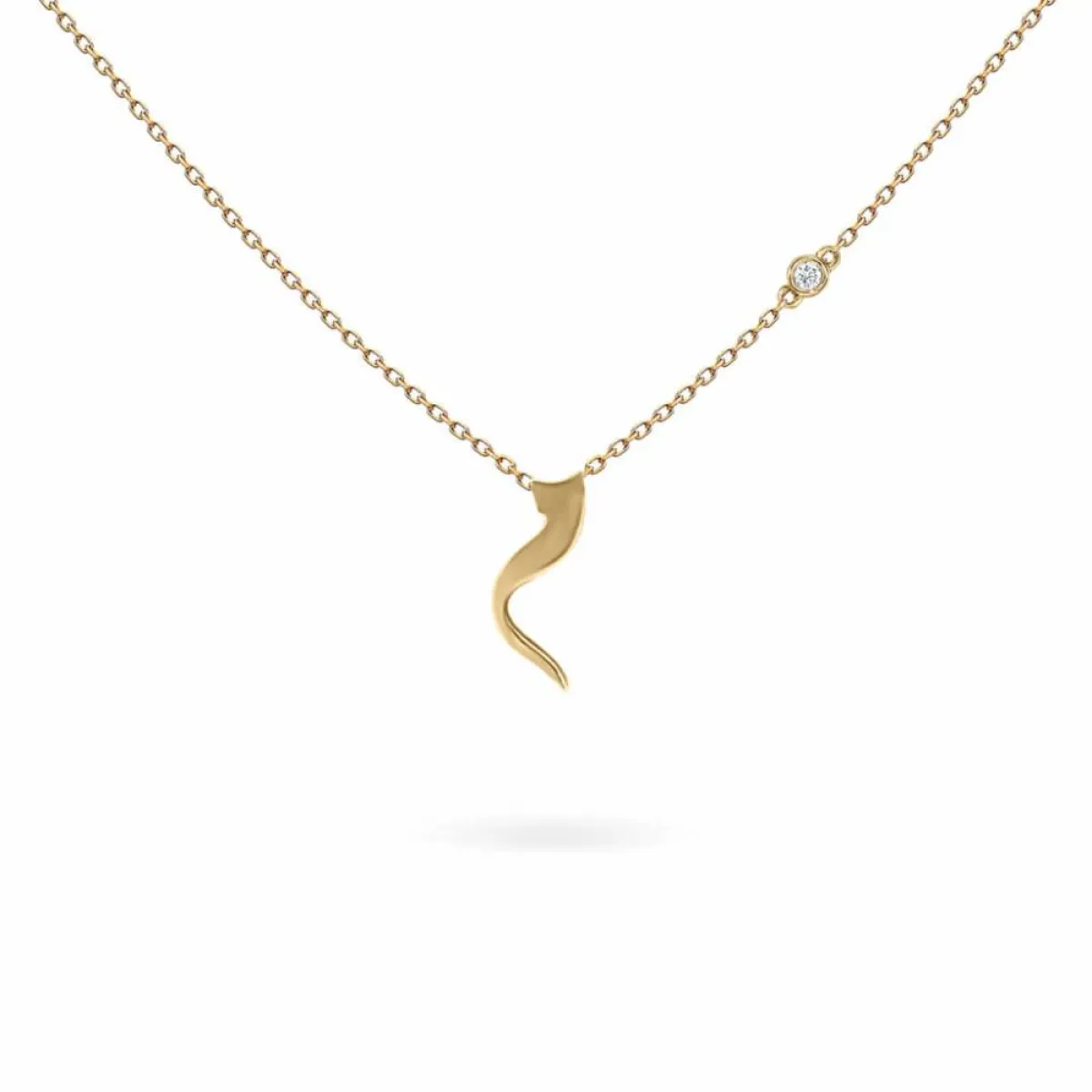 قلادة ذهب بحرف م  