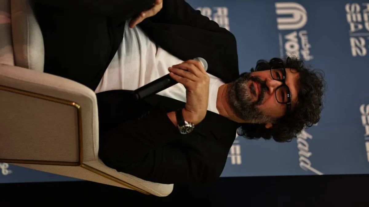 تظهر الصورة شخصية عمر هلال