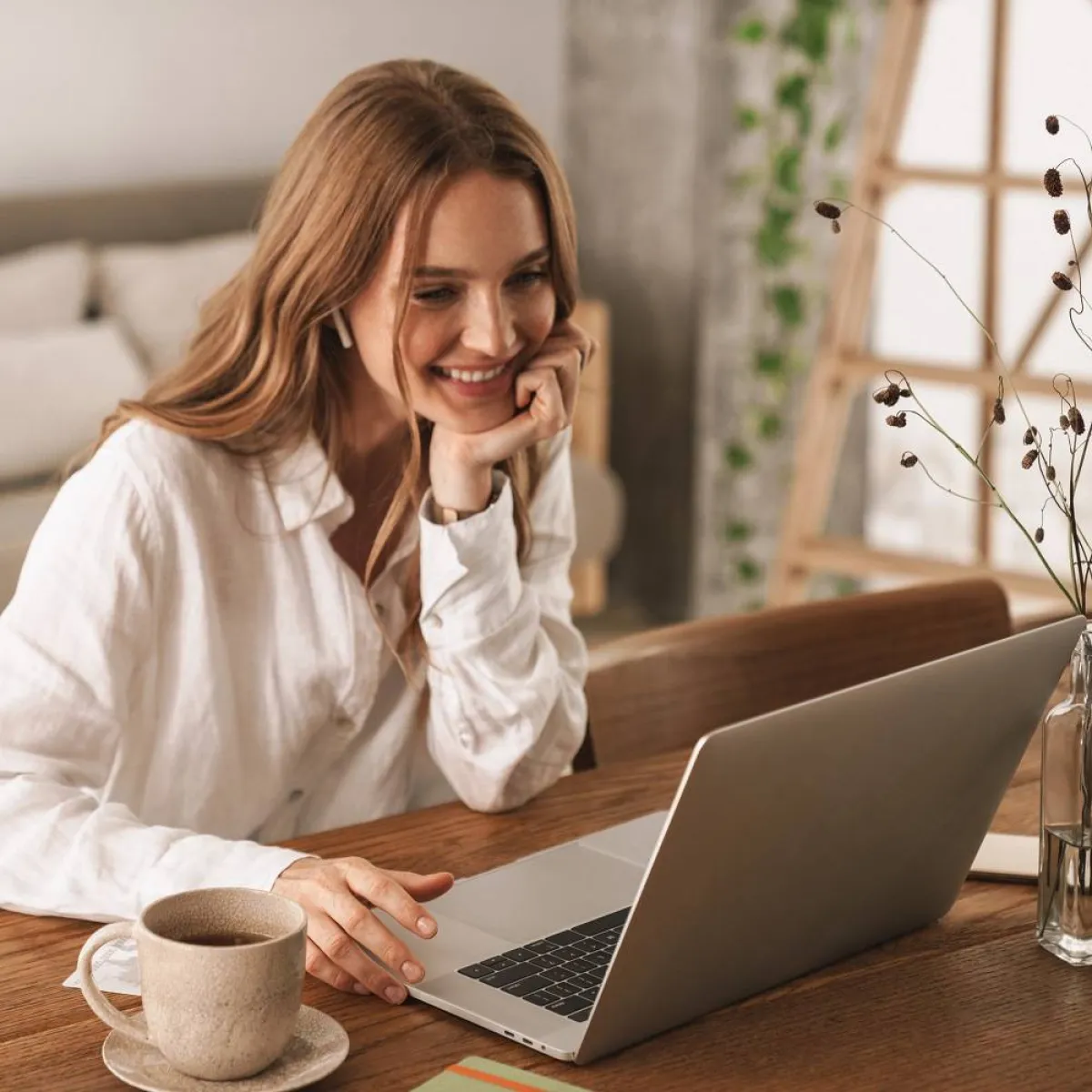 صورة لحامل تتناول الزنجبيل