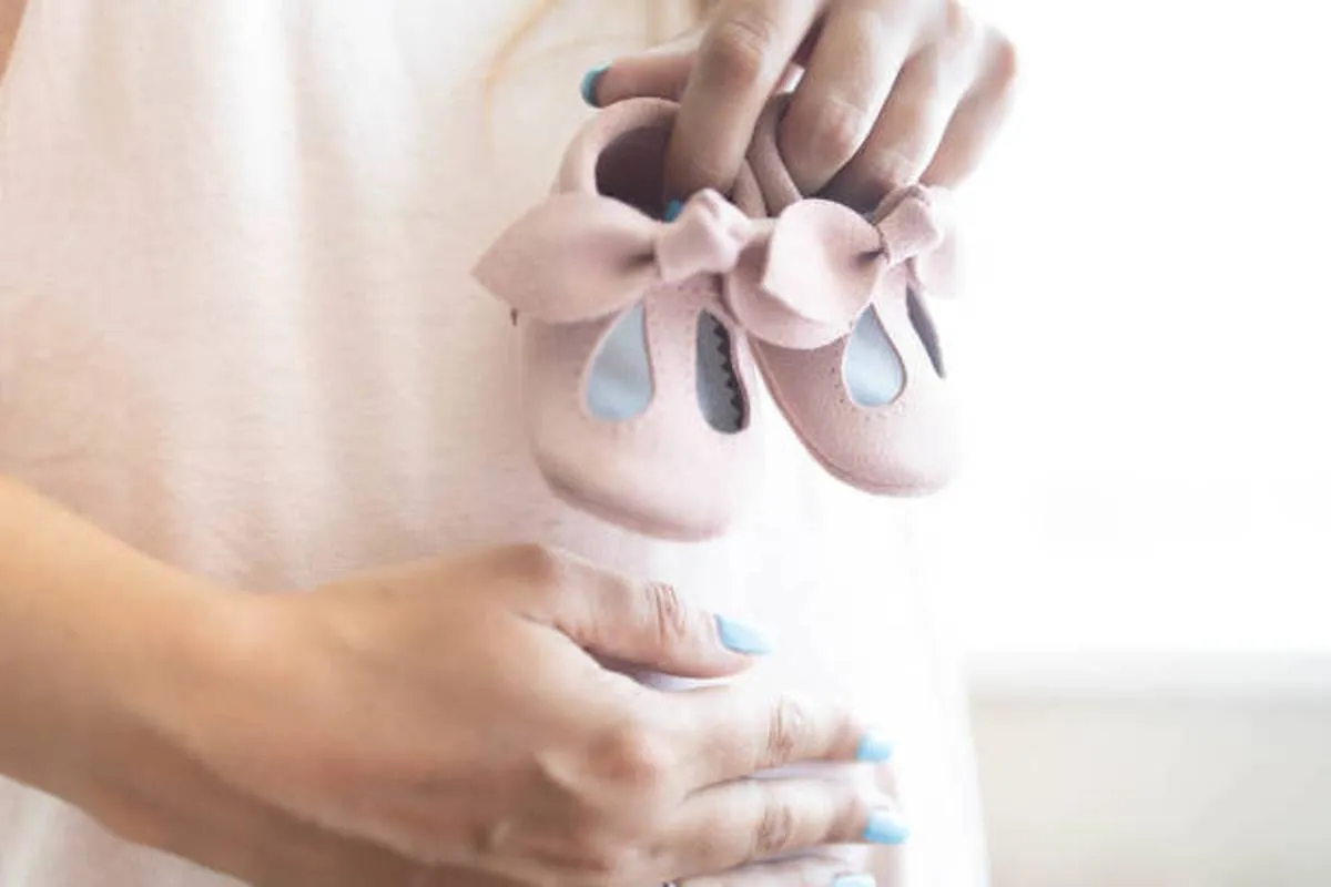 صورة تعبر عن الولادة الإيجابية