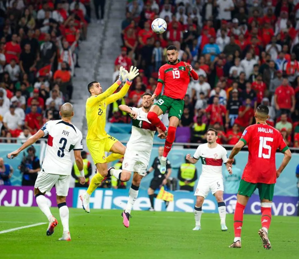 لحظة تسديد اللاعب يوسف النصيري الهدف في مباراة المغرب ضد البرتغال
