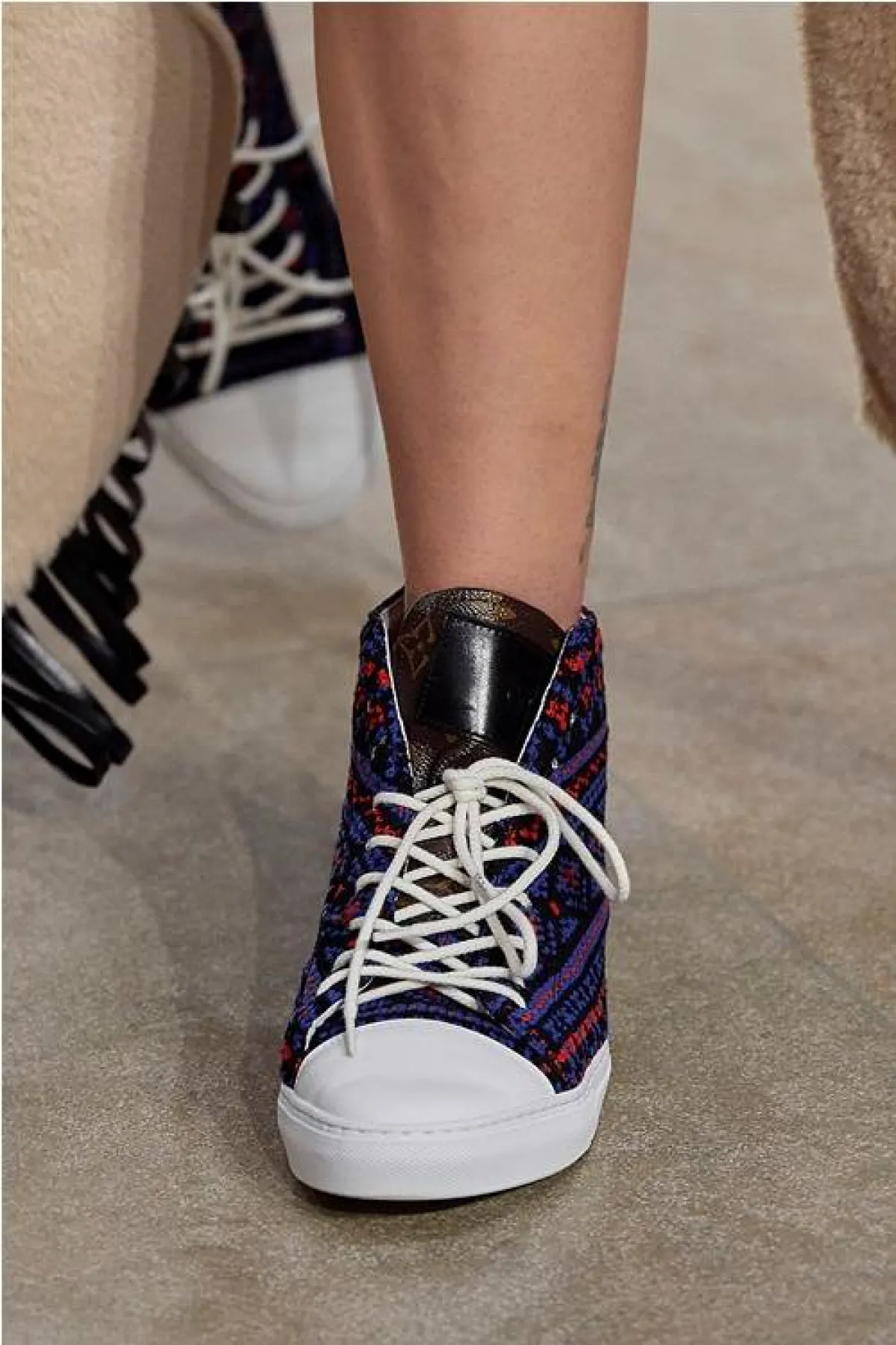 حذاء رياضي ملون من لويس فيتون Louis Vuitton