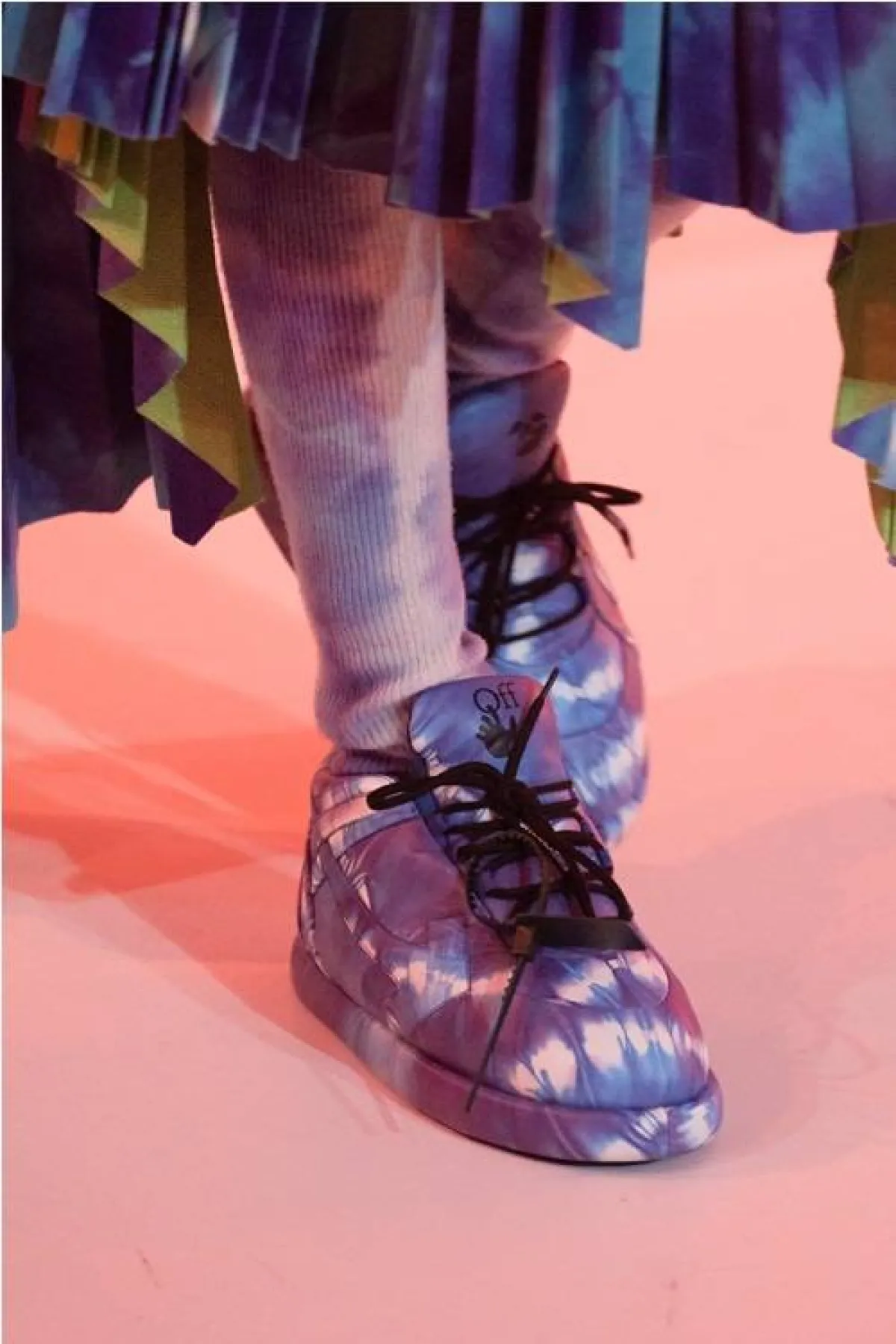 حذاء رياضي ملون من أوف وايت Off White