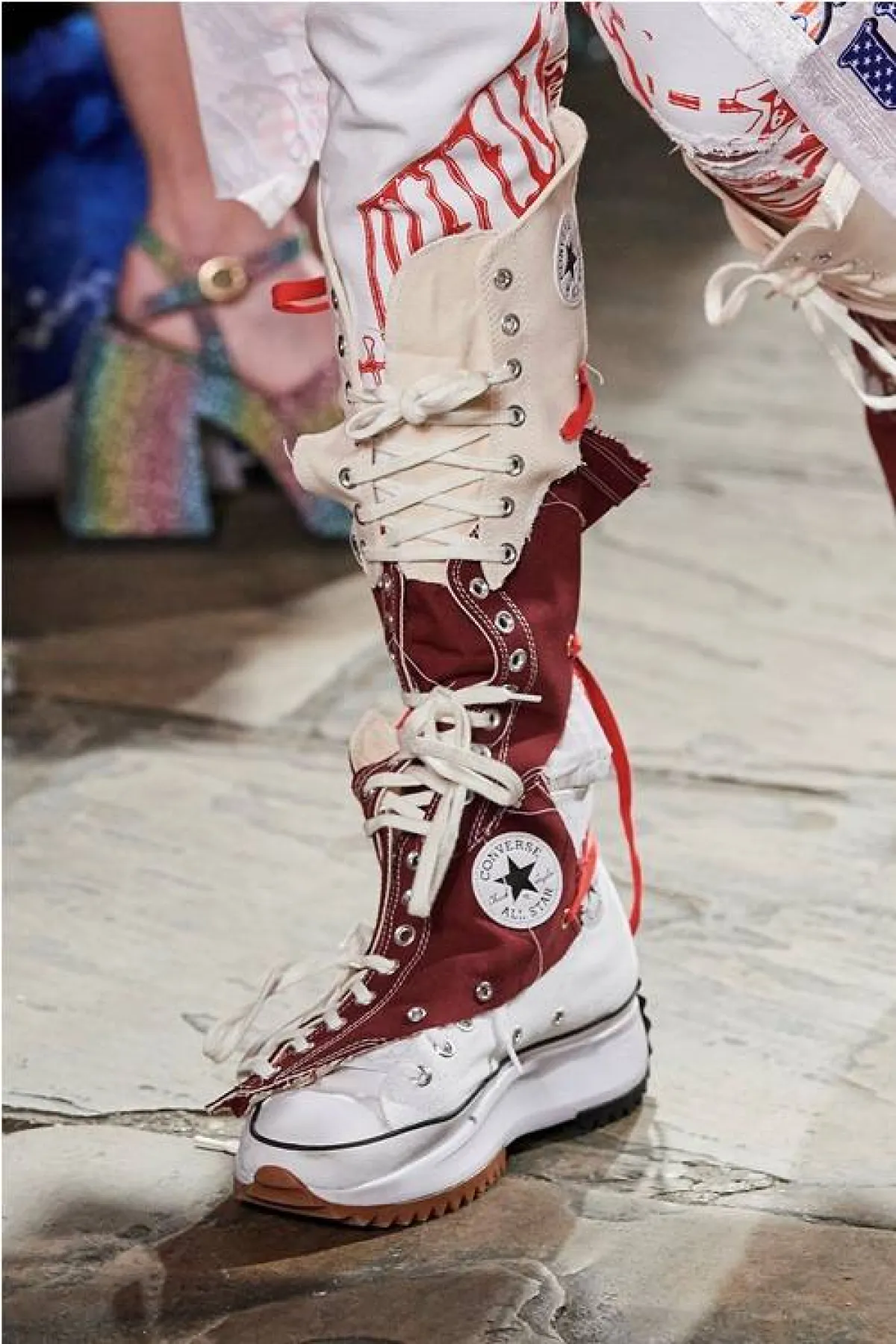 حذاء رياضي ملون من ماتي بوفان Matty Bovan