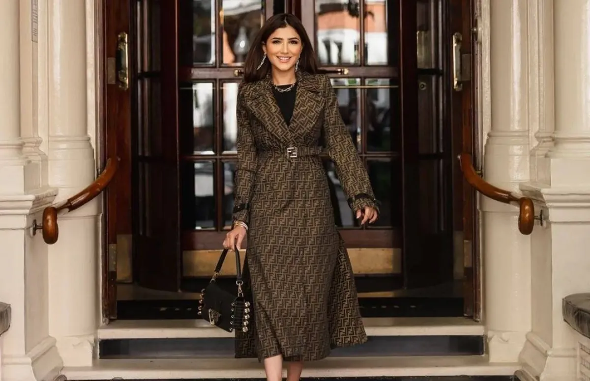 تنسيق المعطف على طريقة مي عمر