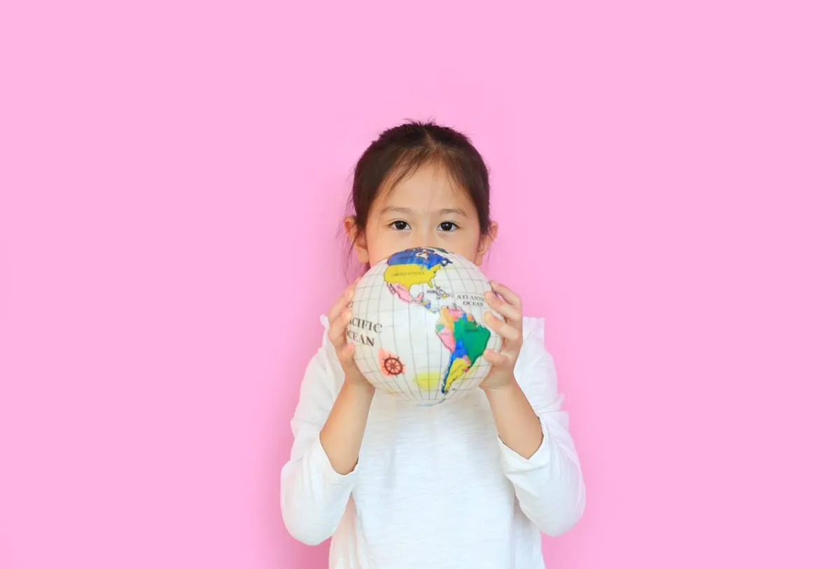 صورة تعبيرية عن استيعاب ما يدور حولهم