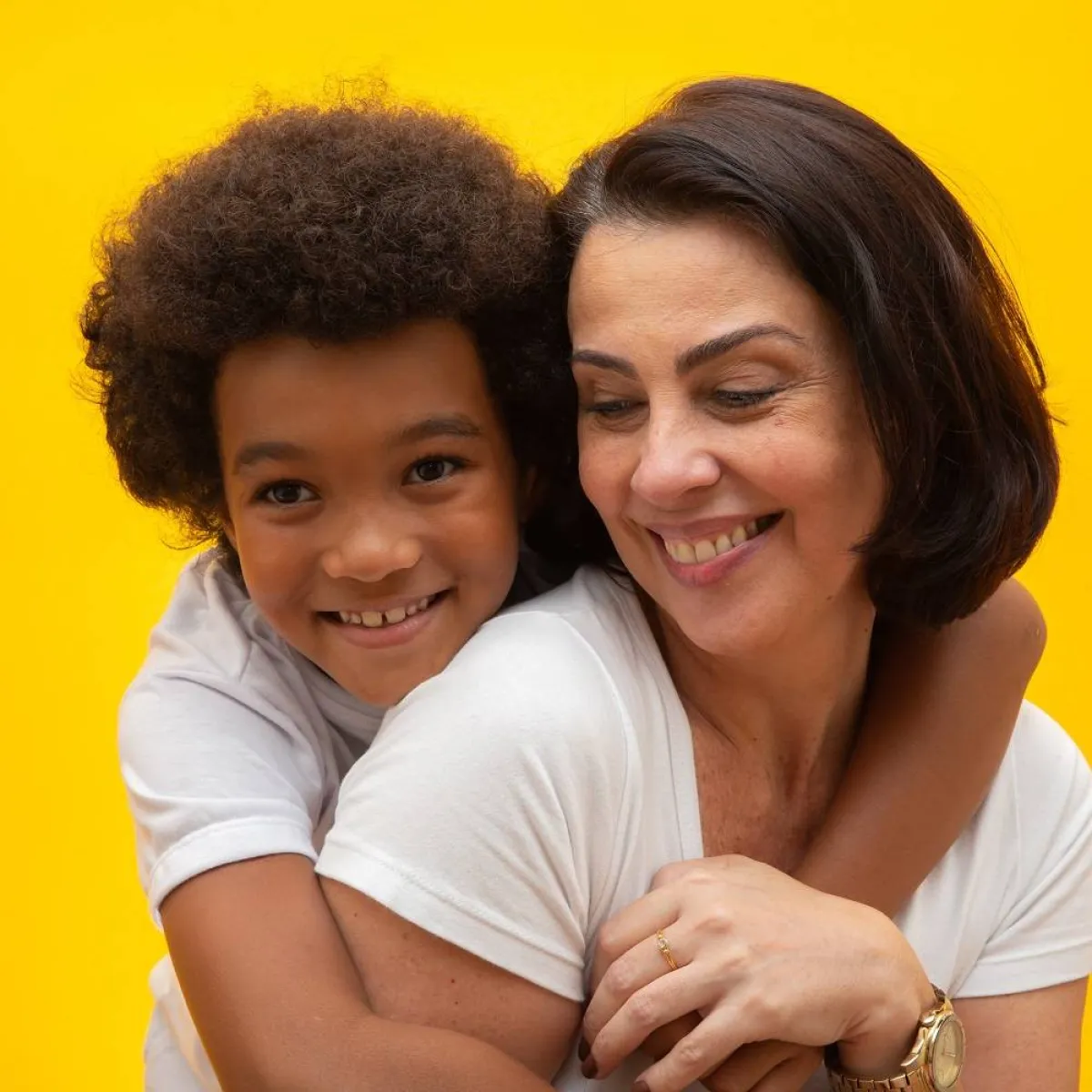 صورة لطفل تحكي لغة  جسده عنه الكثير