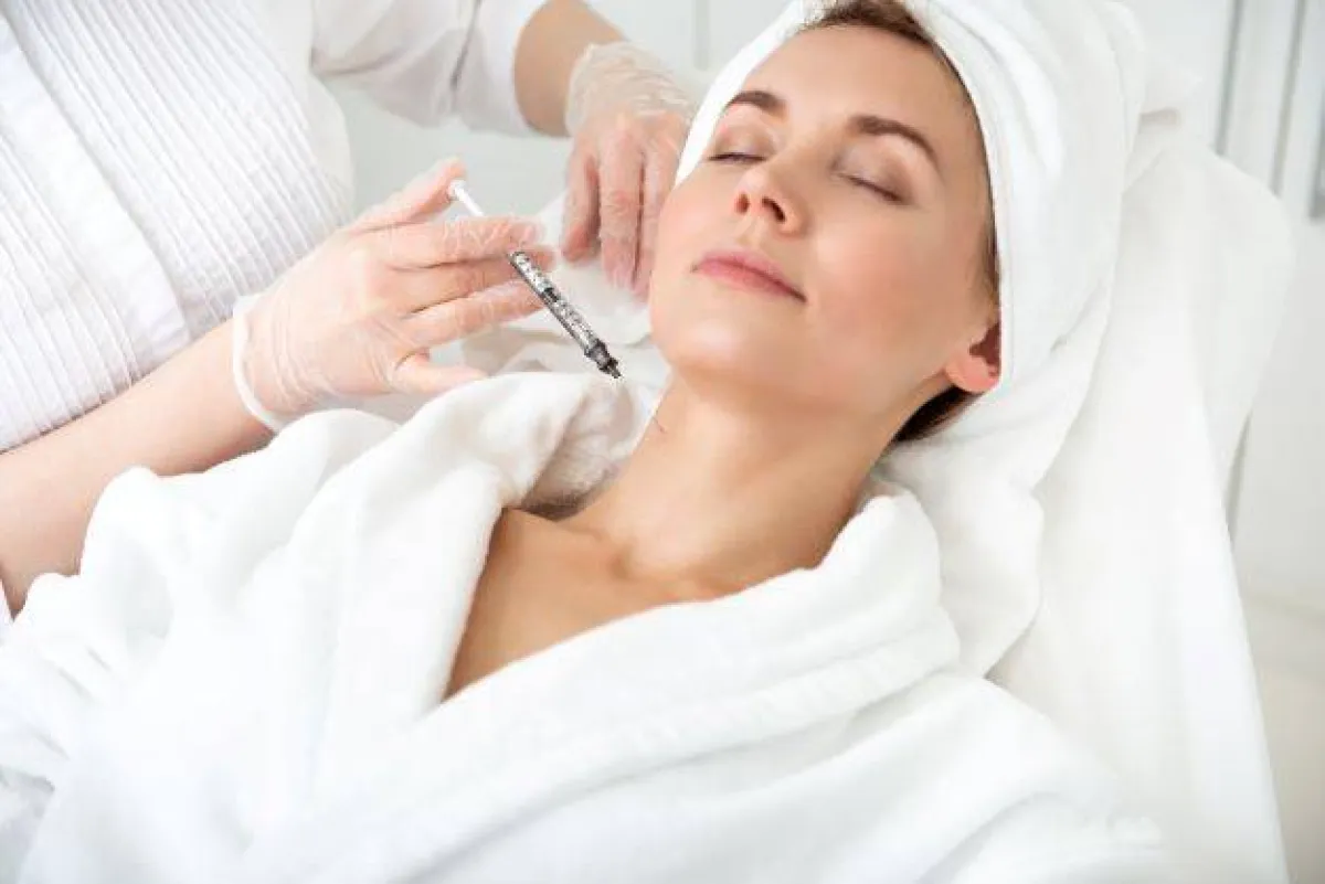 علاجلت غير جراحية لعلاج ترهل الرقبة