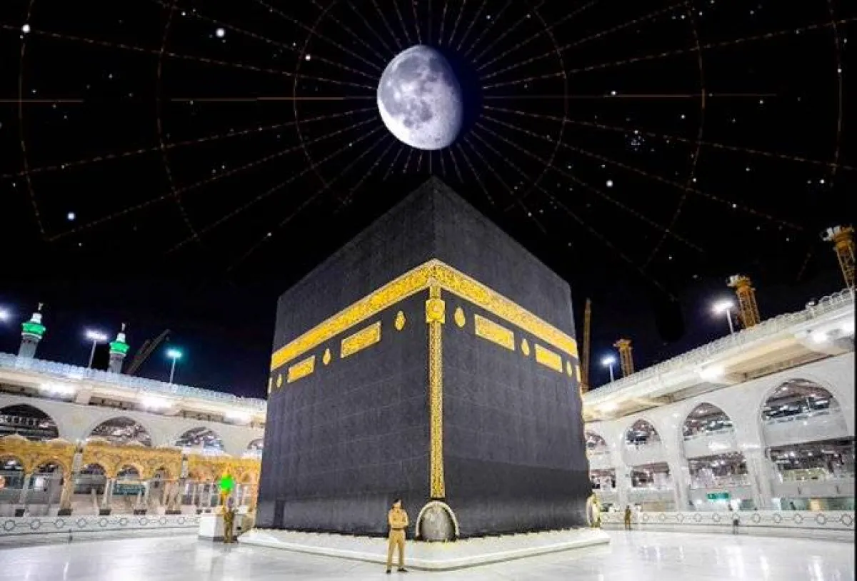 تعامد القمر على الكعبة لآخر مرة في 2022 غدا الثلاثاء. الصورة من حساب فلكية جدة على تويتر
