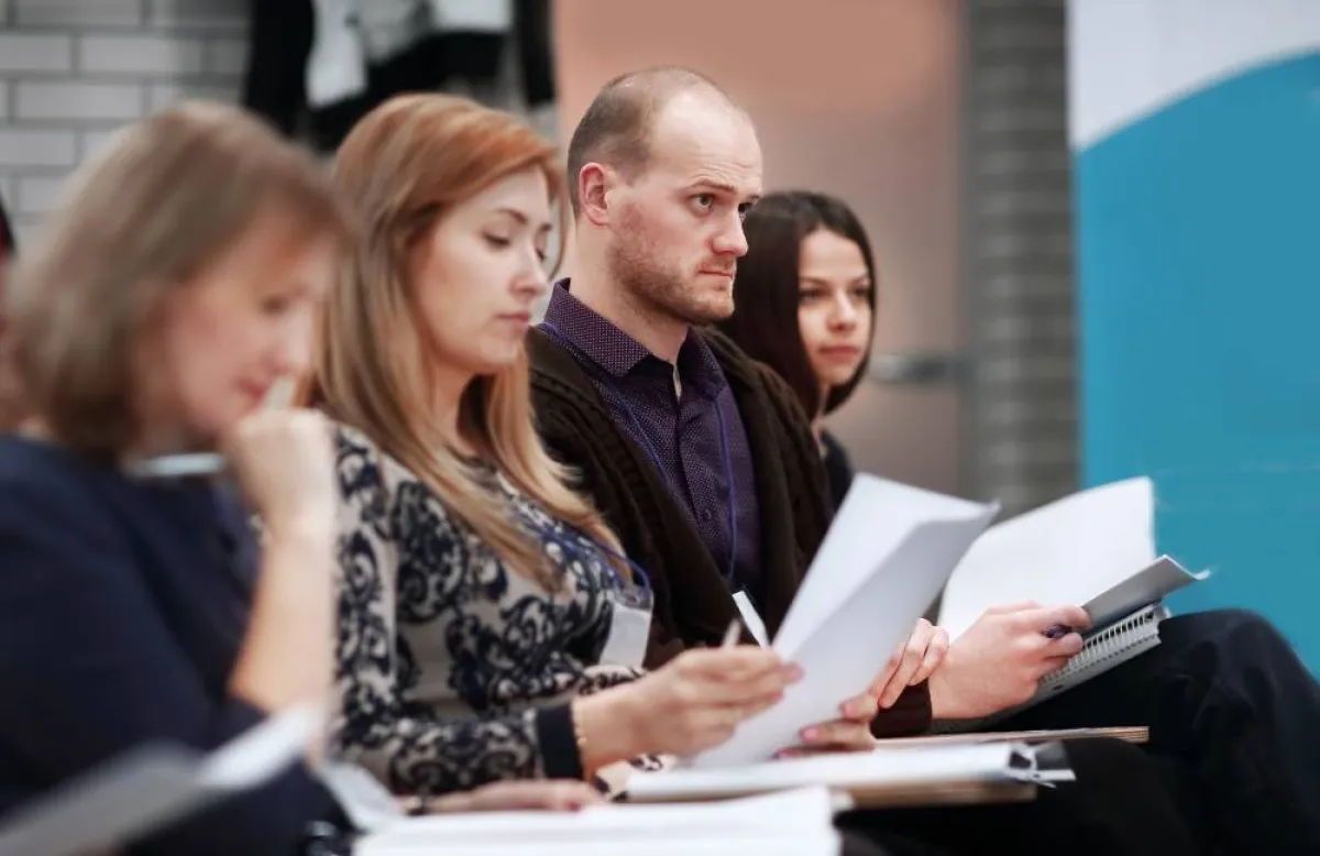 ينصح بضرورة الالتزام بالمكان الذي سيجلس الشخص فيه
