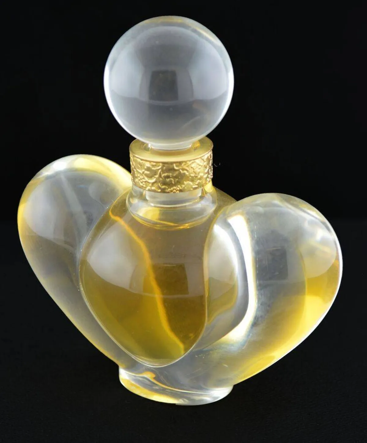 عطور عالمية قديمة مشهورة