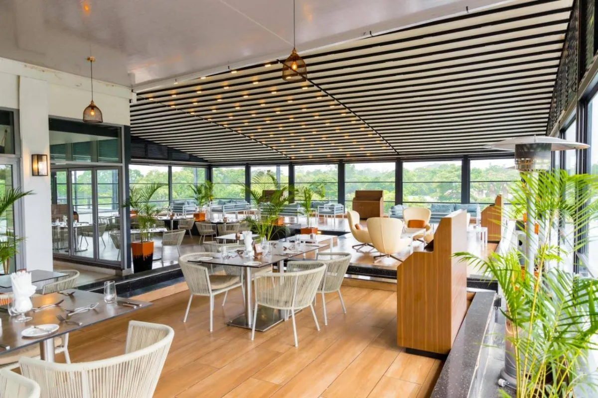 لقطة لأحد المطاعم في فندق ذا كورام