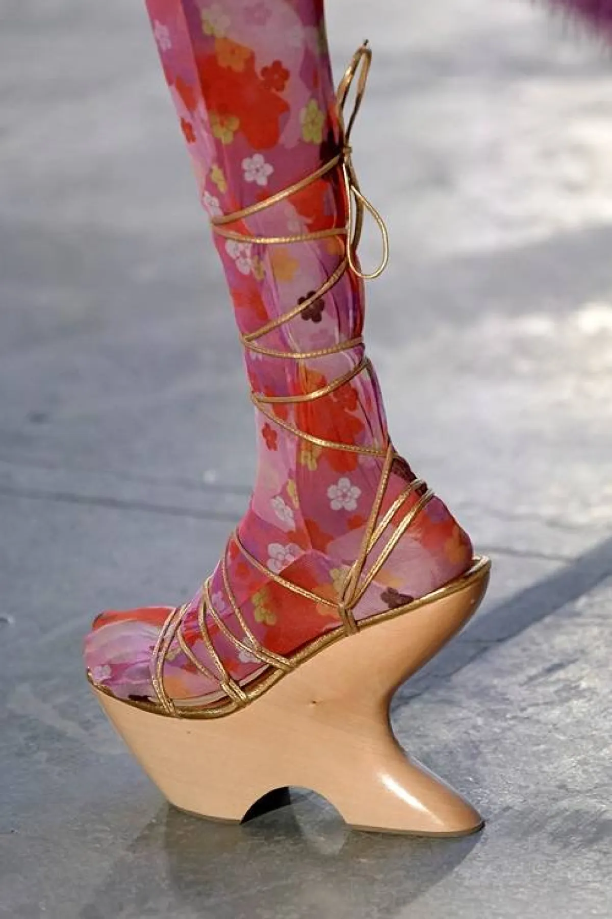 حذاء بكعب عالِ مزوذد بالأربطة من بجيريغاارد Bjerregaard