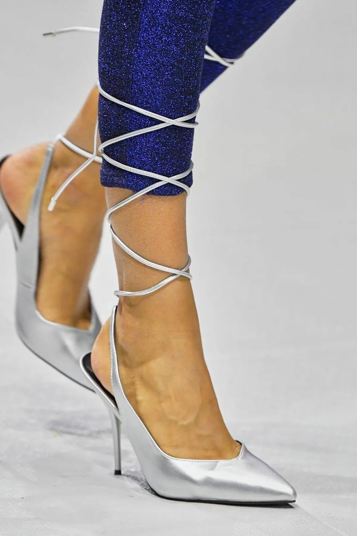 موديلات أحذية كعب عالٍ مزوّدة بالأربطة من مداين Madaen