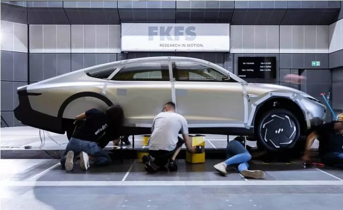 شركة Lightyear الهولندية -والتى طورت أول سيارة كهربائية تعمل بالطاقة الشمسية في العالم