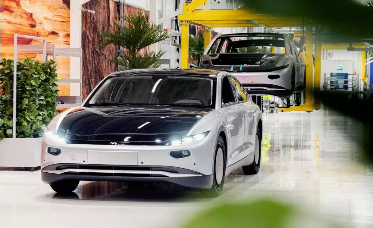 شركة Lightyear الهولندية -والتى طورت أول سيارة كهربائية تعمل بالطاقة الشمسية في العالم