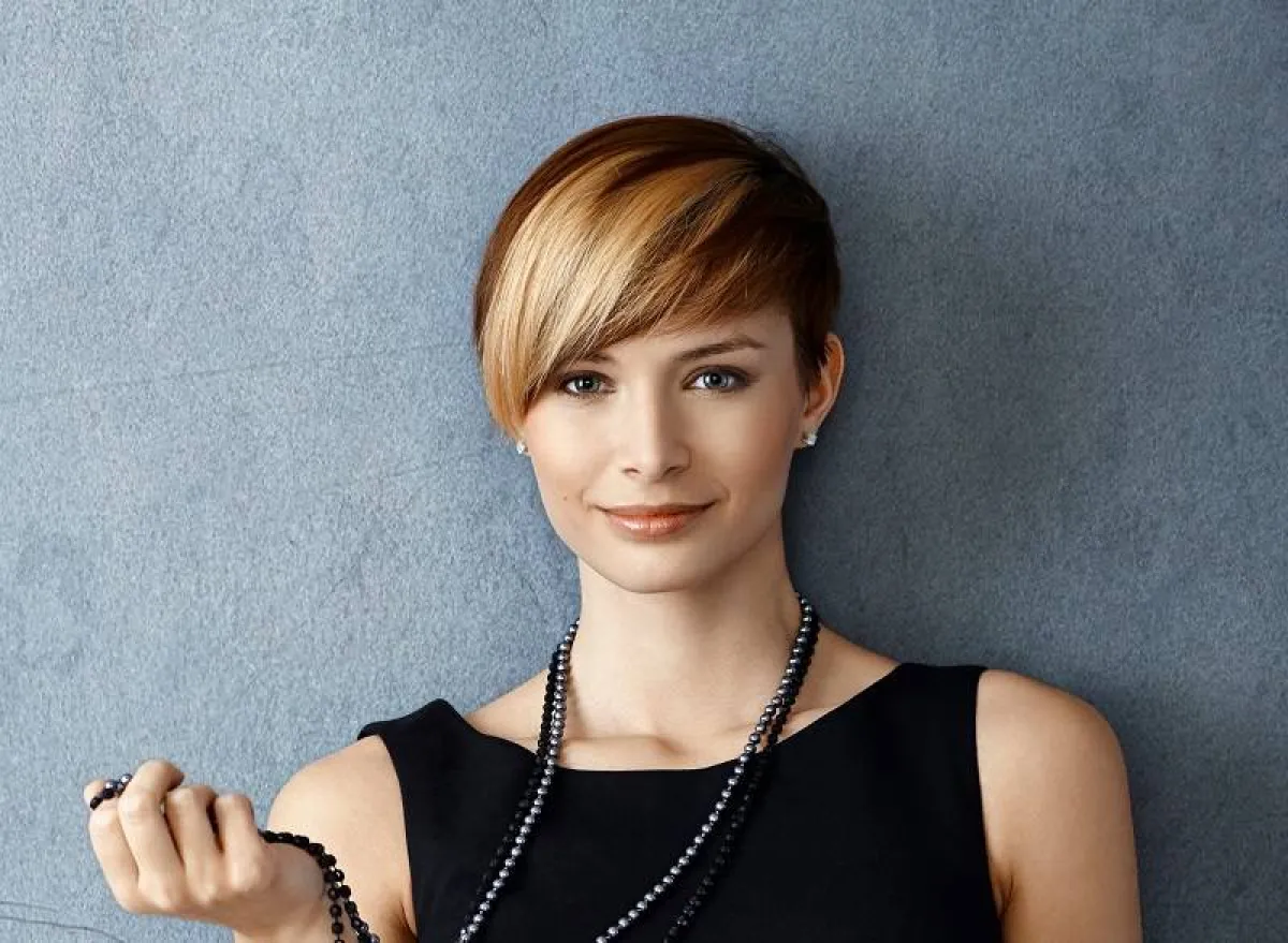 تسريحات شعر قصير مع الفرق الجانبي