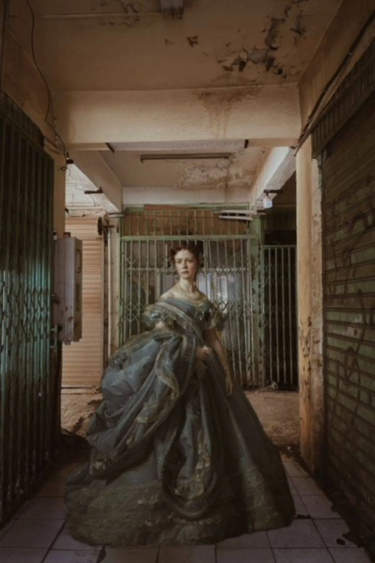 تظهر الصورة عمل حازم الأهدل