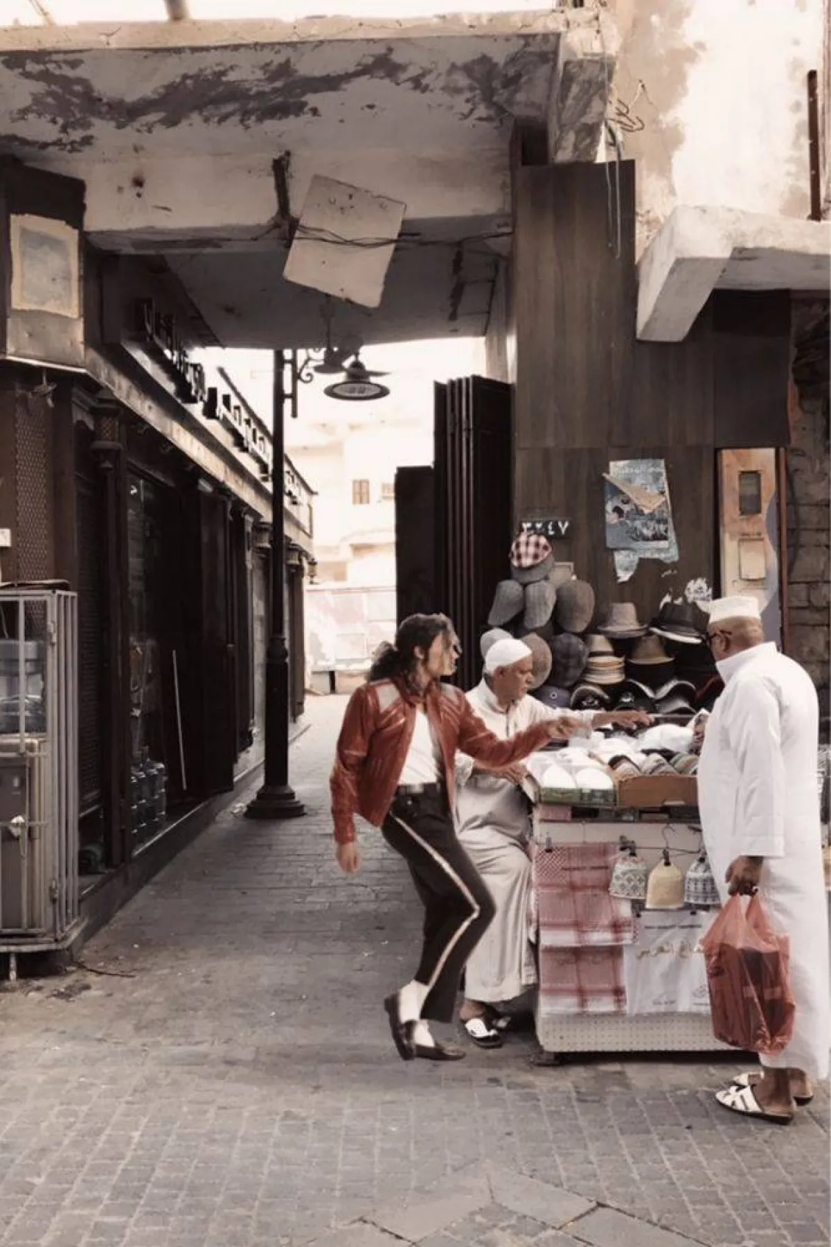 تظهر الصورة عمل حازم الأهدل