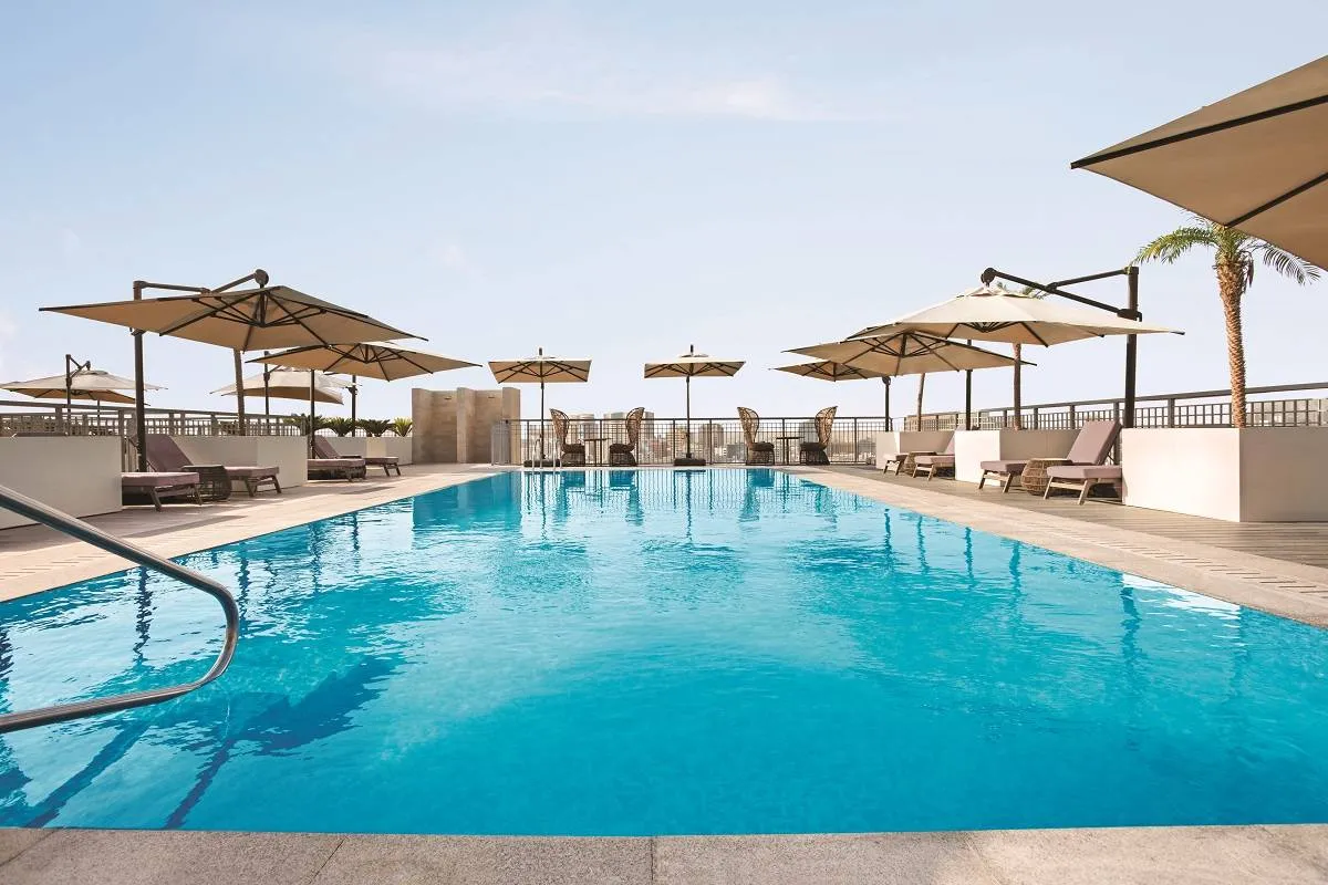 ويندام دبي ديرة - حوض السباحة