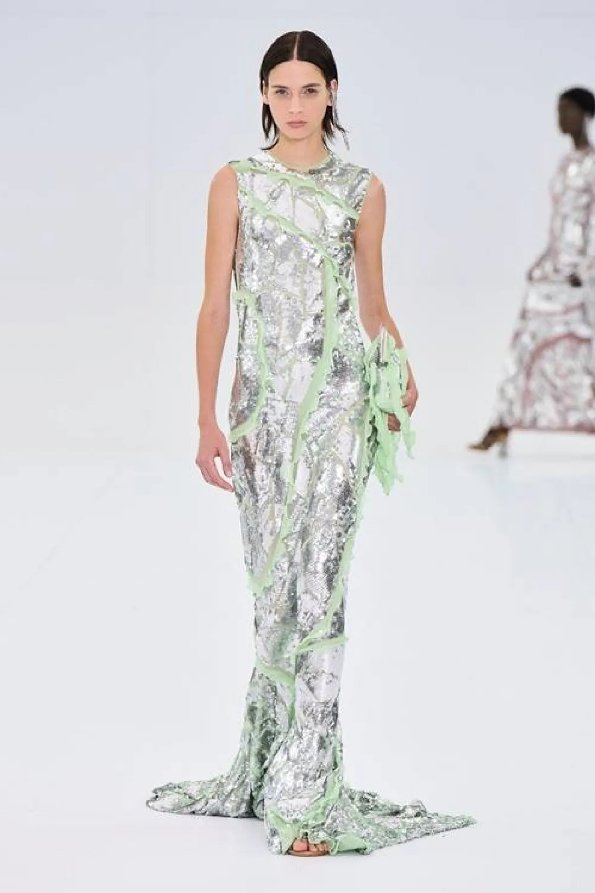 فستان ماكسي معرق لشتاء 2023 من فندي Fendi